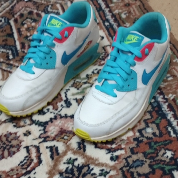 NWOT NIKE AIR MAX ATHLETIC SNEAKERS. Great Support For All Athletic Activities - Picture 2 of 12